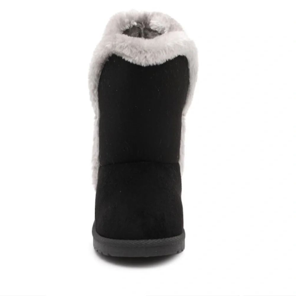 𝅺OLIVIA Miller Cozy Boots Size 6 New in Box